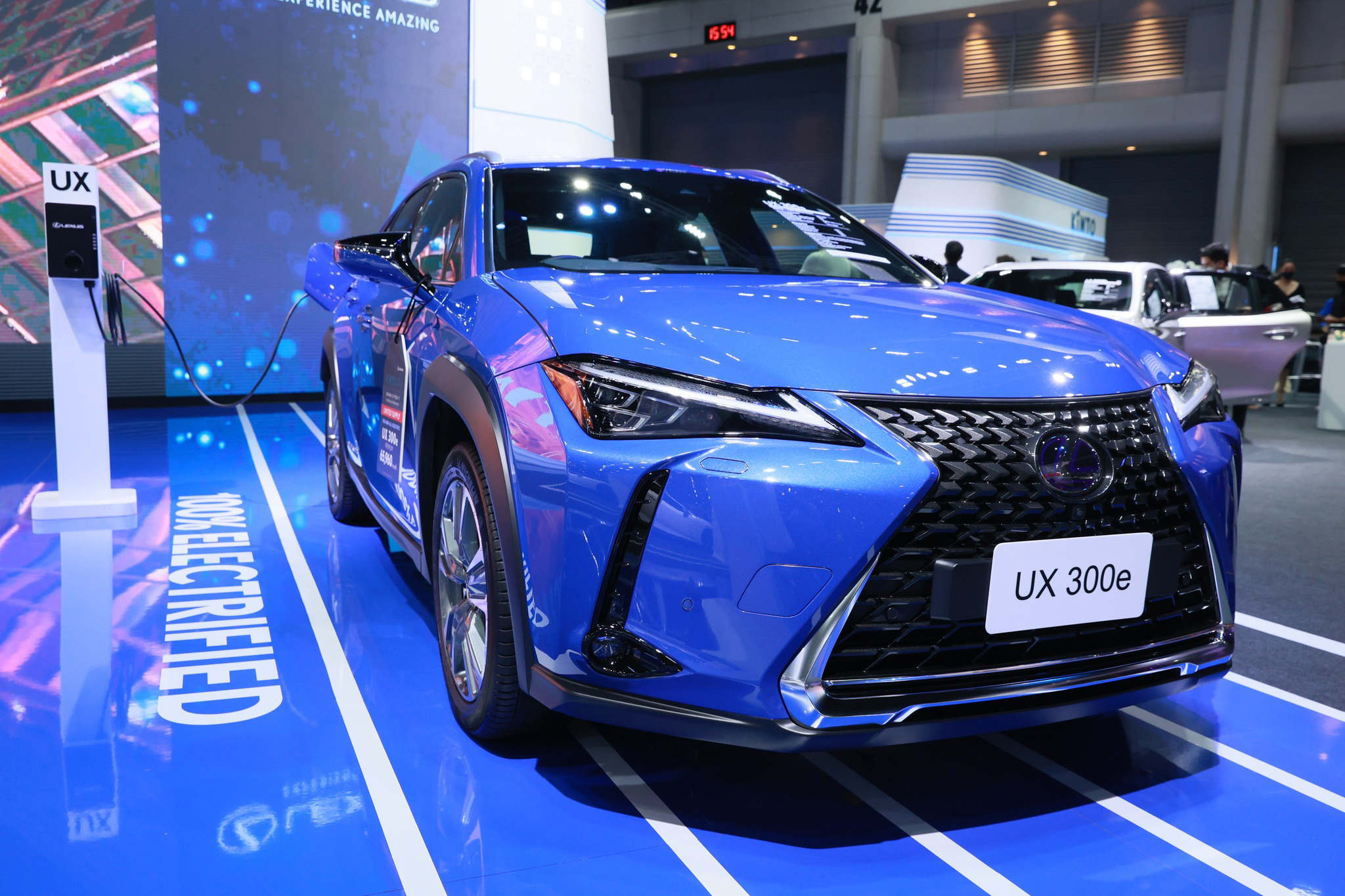 Lexus UX300e