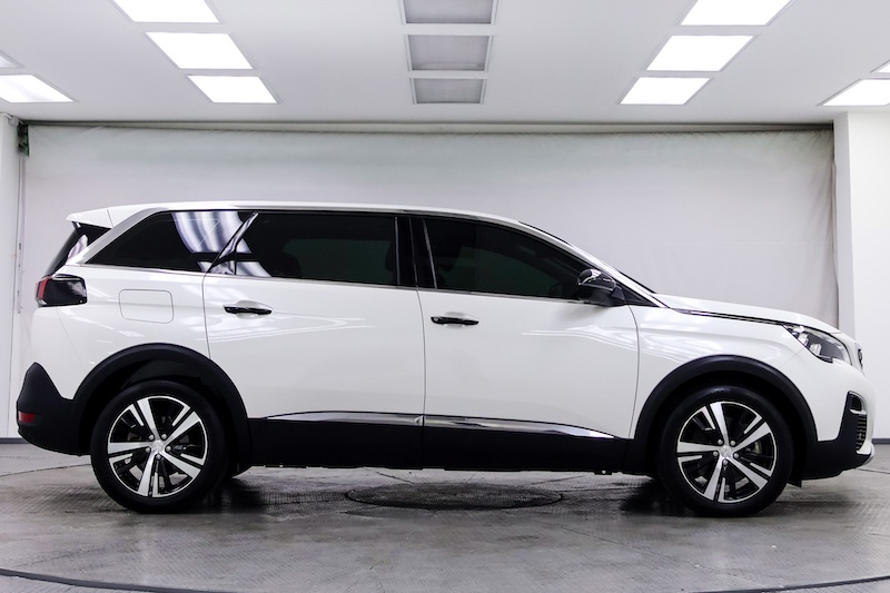 PEUGEOT 5008 Active