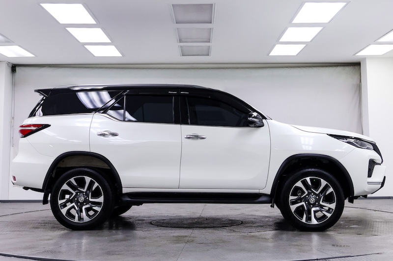 TOYOTA FORTUNER 2.4 Commander 