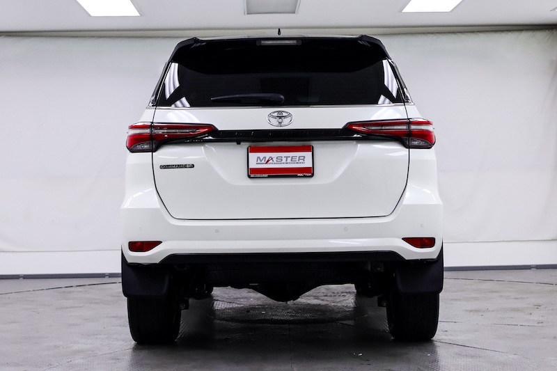 TOYOTA FORTUNER 2.4 Commander 