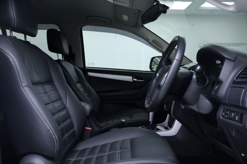 ISUZU MU-X 3.0 VGS DVD NAVI (2WD)