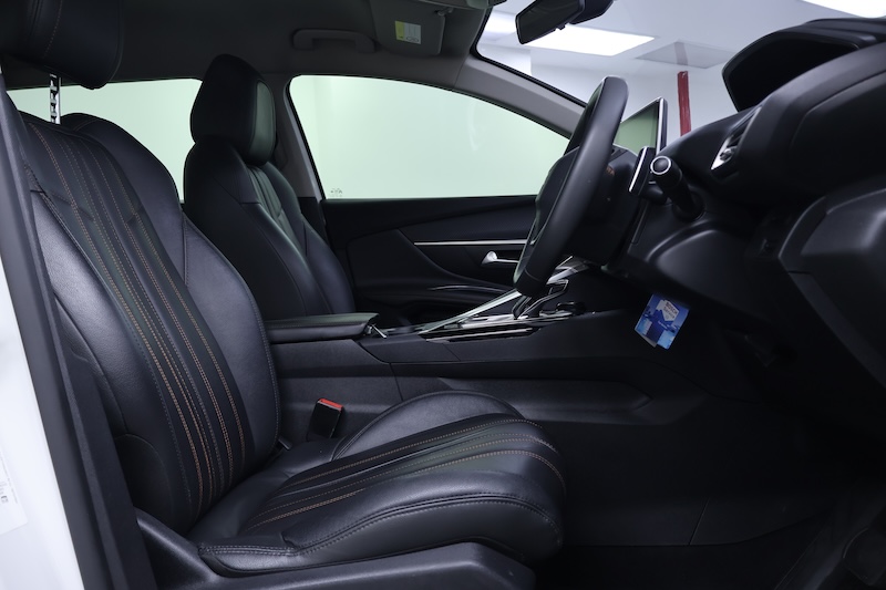 PEUGEOT 5008 Active