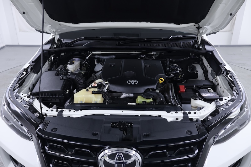 TOYOTA FORTUNER 2.4 Commander 