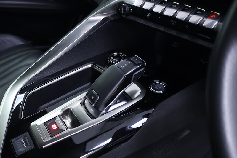 PEUGEOT 5008 Active