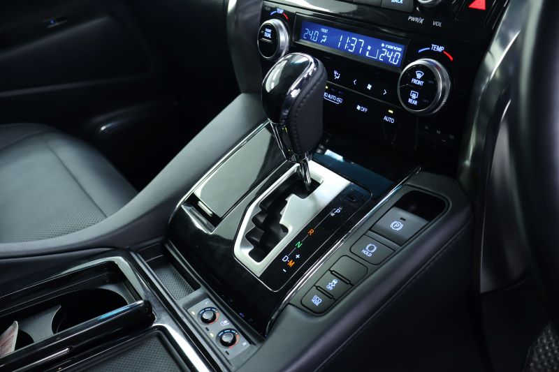 TOYOTA ALPLHARD 2.5 SC Package 