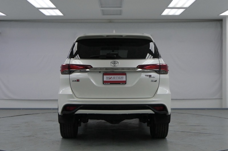 TOYOTA FORTUNER 2.8TRD SPORTIVO(4WD)