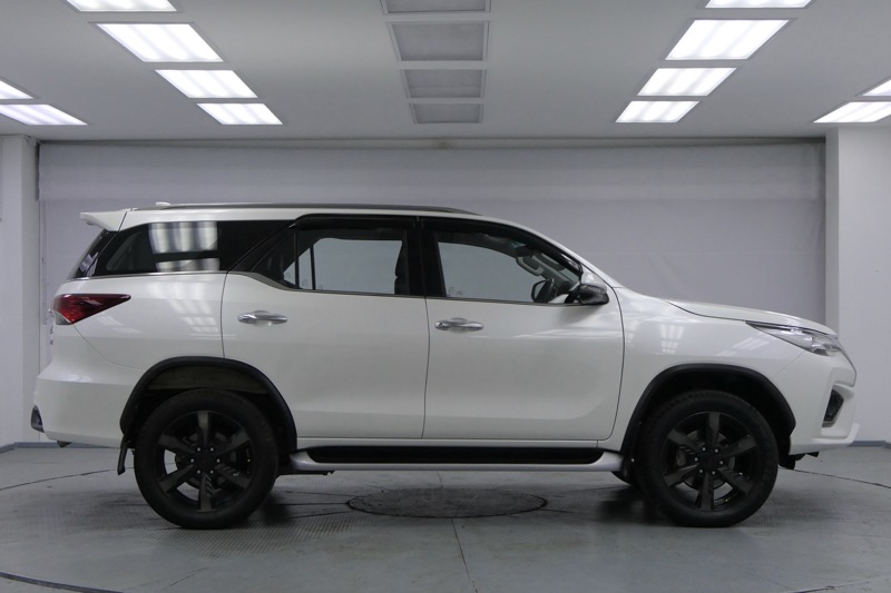 TOYOTA FORTUNER 2.8TRD SPORTIVO(4WD)