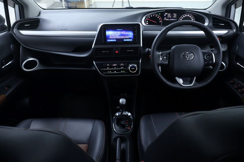 TOYOTA SIENTA 1.5V