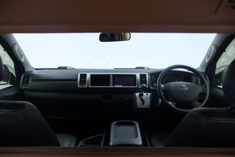TOYOTA VENTURY 2.7 G (AT) 