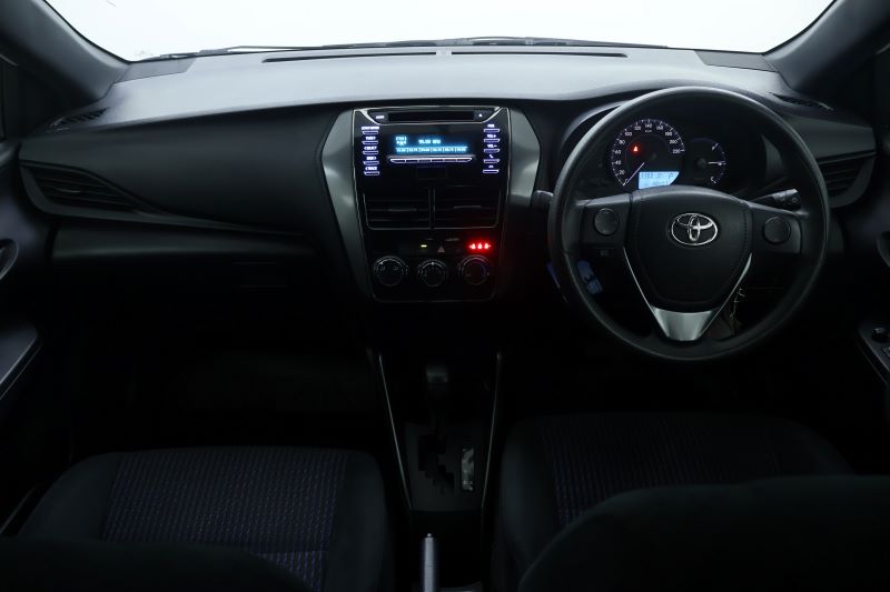 TOYOTA YARIS 1.2 Entry 