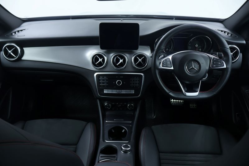 BENZ GLA250 