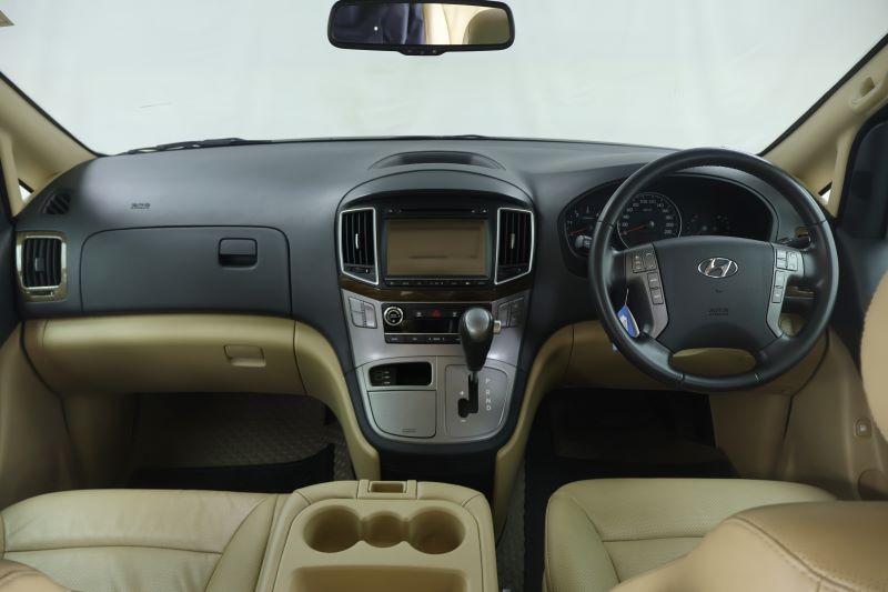 HYUNDAI H-1 2.5 Deluxe (AT) 