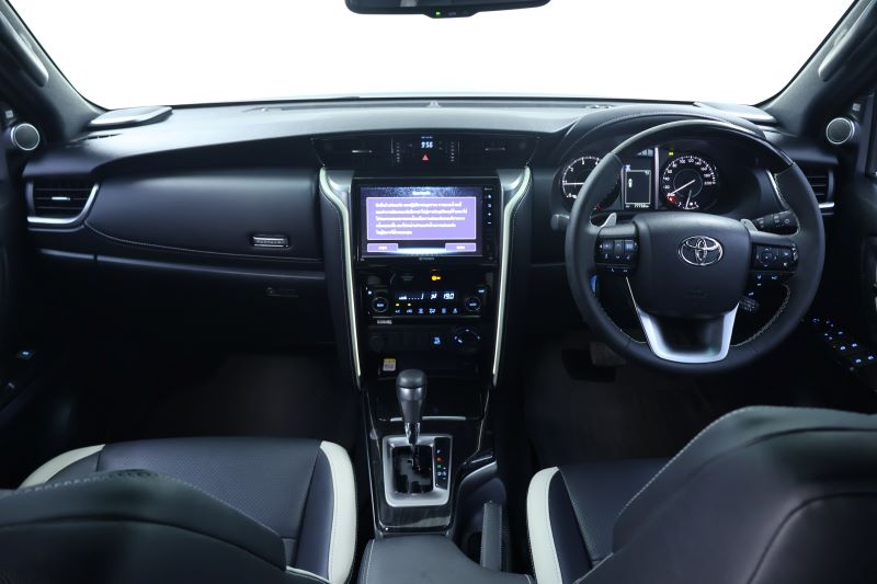 TOYOTA Fortuner 2.8 Legender Black Top 4WD 
