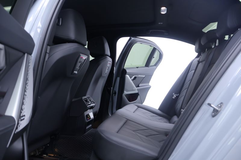 BMW i50 eDrive40 RHD-G60