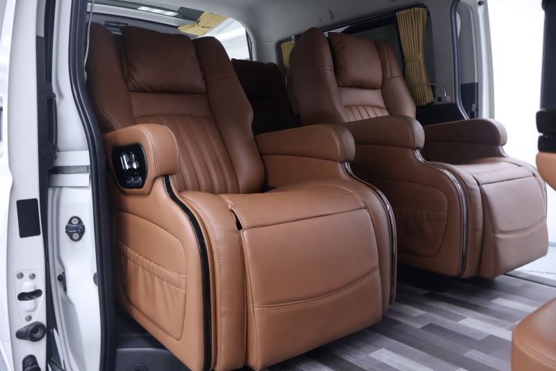 TOYOTA VENTURY 2.7 G (AT) 