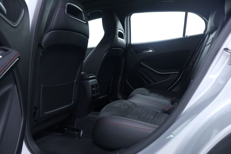 BENZ GLA250 