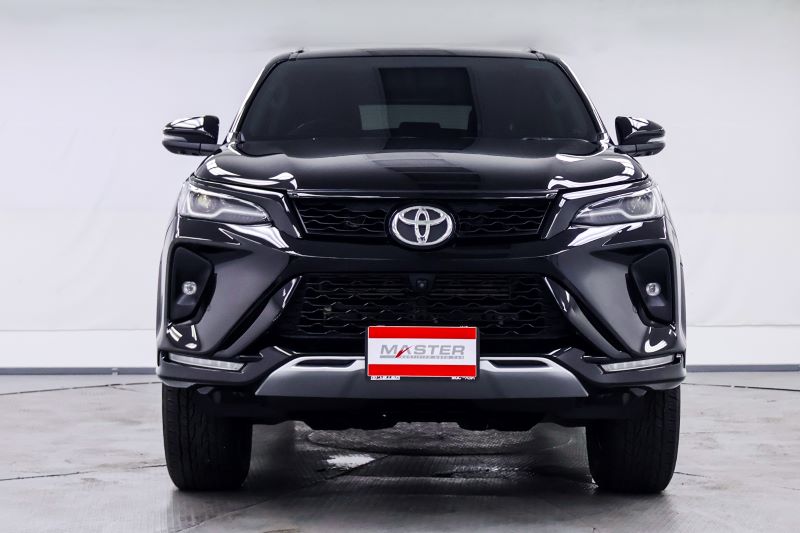 TOYOTA FORTUNER 2.4 Leader AT