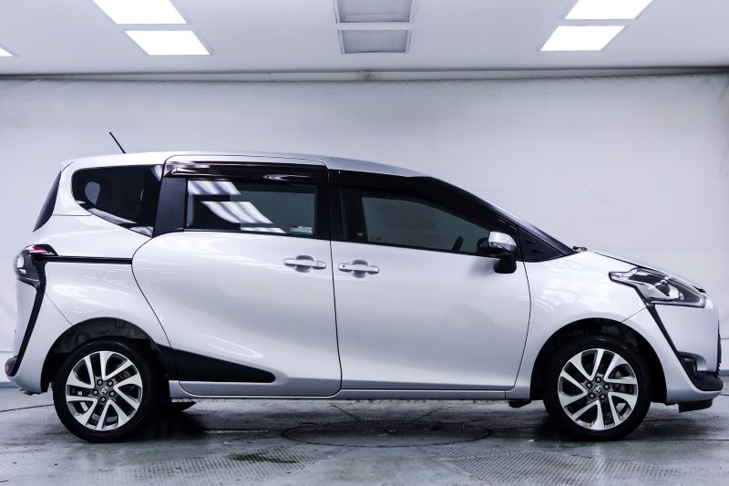 TOYOTA SIENTA 1.5V