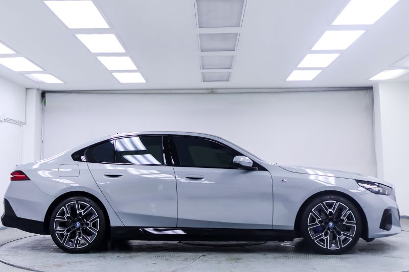 BMW i50 eDrive40 RHD-G60