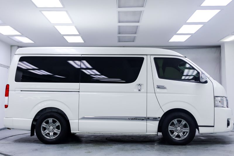 TOYOTA VENTURY 2.7 G (AT) 