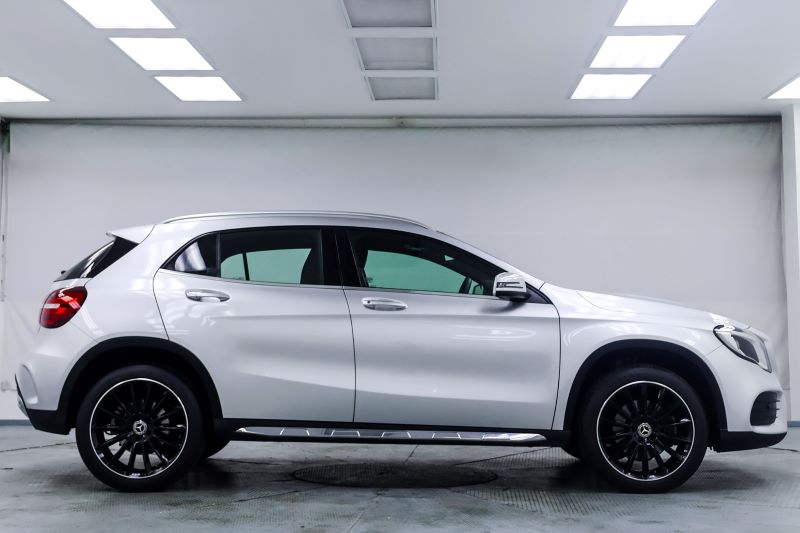 BENZ GLA250 