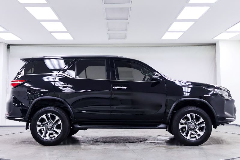 TOYOTA FORTUNER 2.4 Leader AT