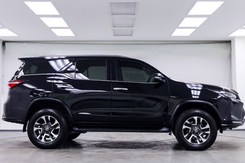 TOYOTA FORTUNER G Leader 
