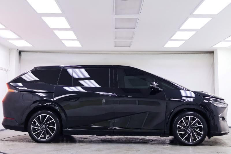 XPENG X9 LUXURY 