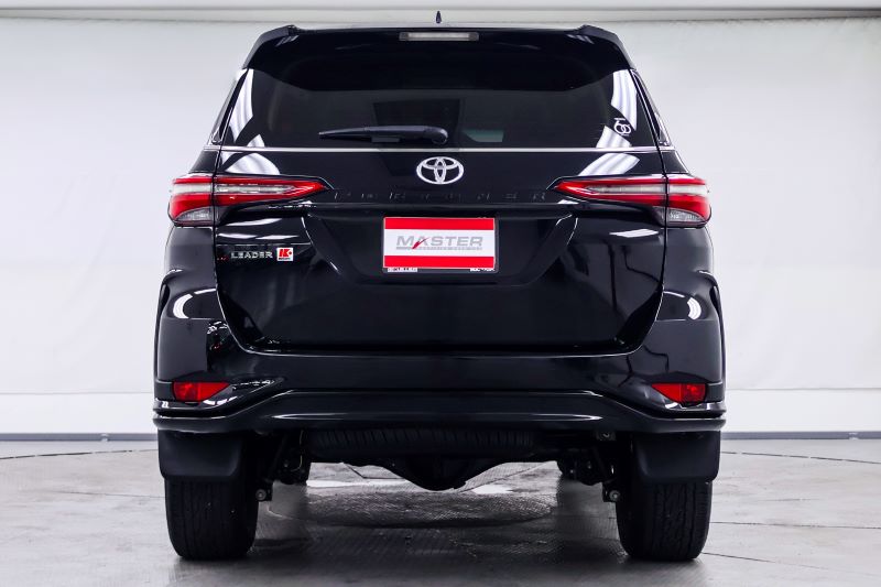 TOYOTA FORTUNER 2.4 Leader AT