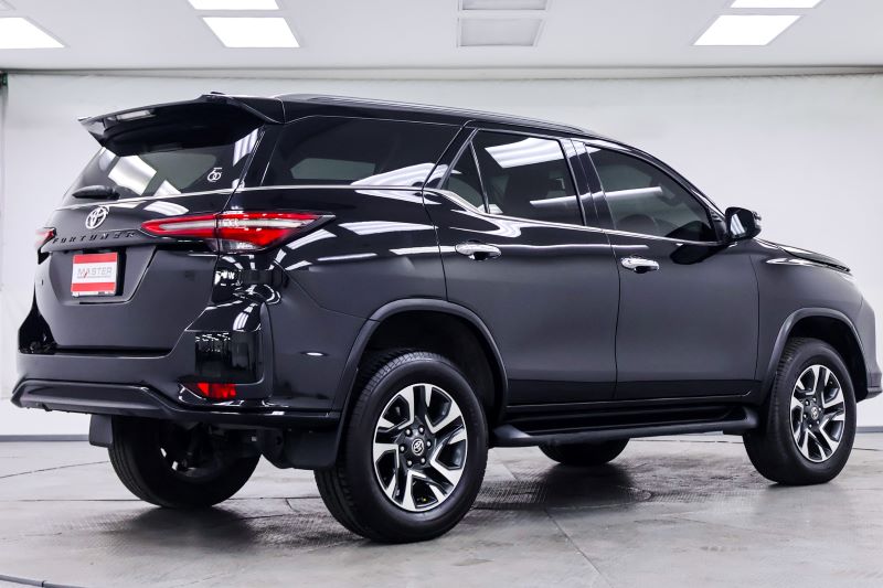 TOYOTA FORTUNER G Leader 