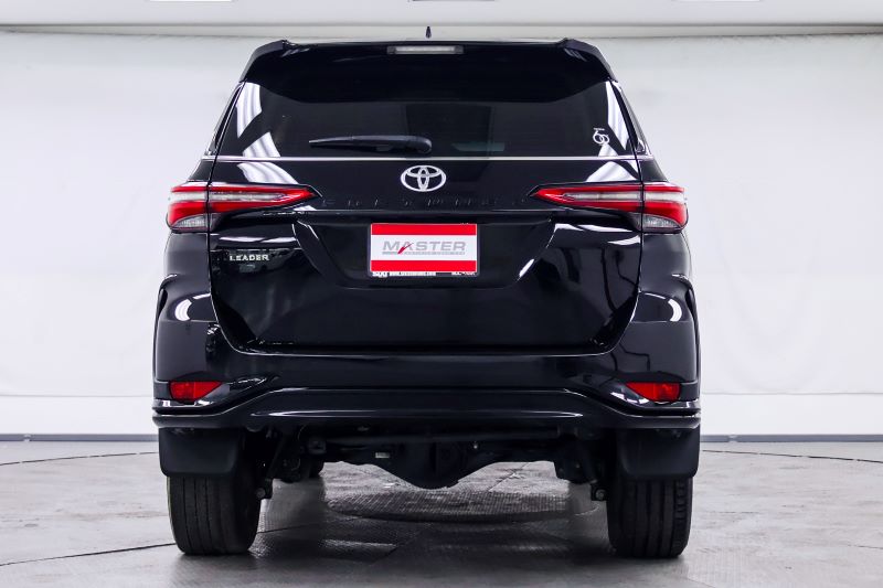TOYOTA FORTUNER G Leader 