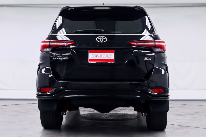 TOYOTA Fortuner 2.8 Legender Black Top 4WD 