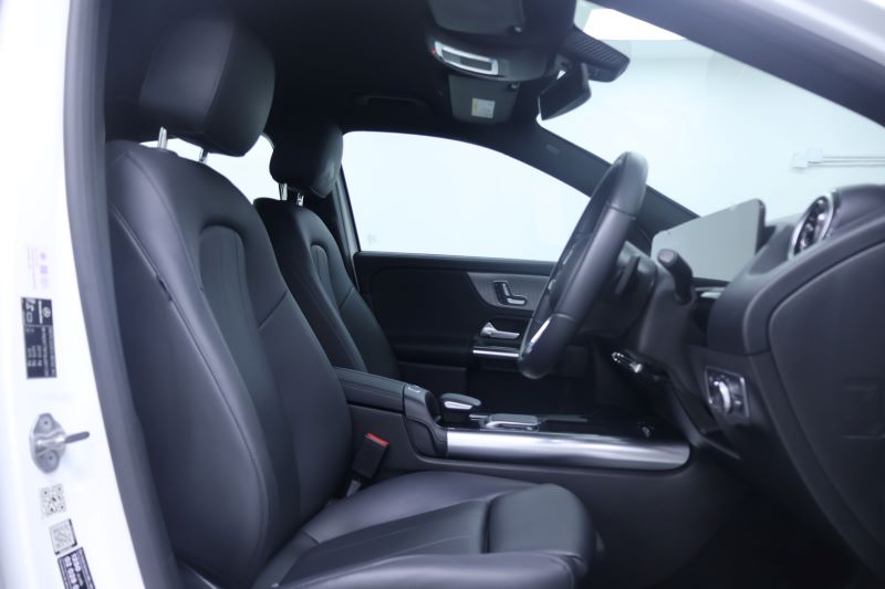 BENZ GLA200 Progessive - W247