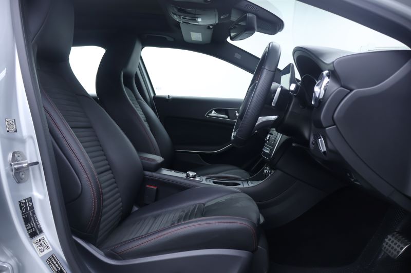 BENZ GLA250 