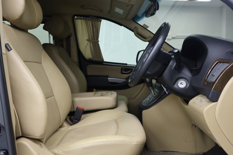 HYUNDAI H-1 2.5 Deluxe (AT) 