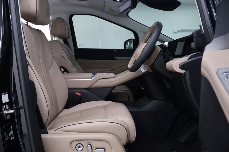 XPENG X9 LUXURY 