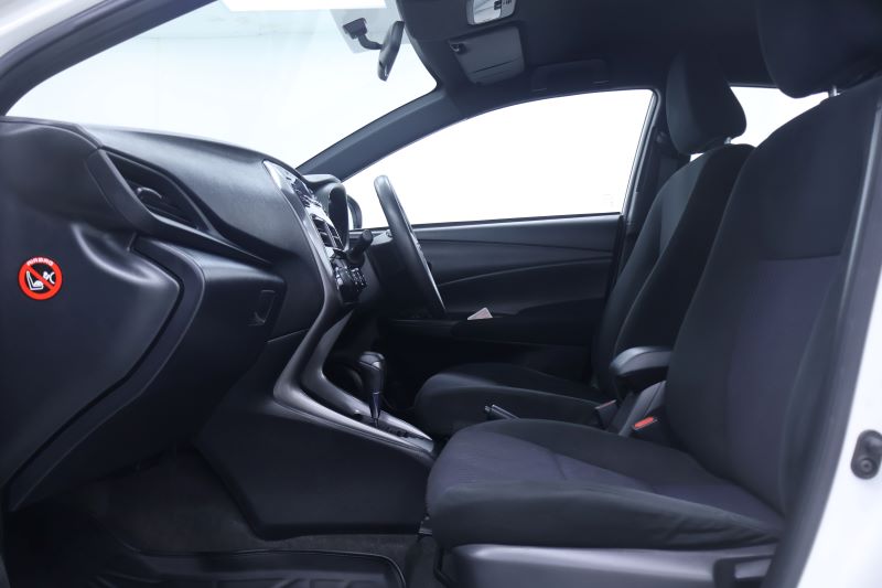TOYOTA YARIS 1.2 ECO Entry 