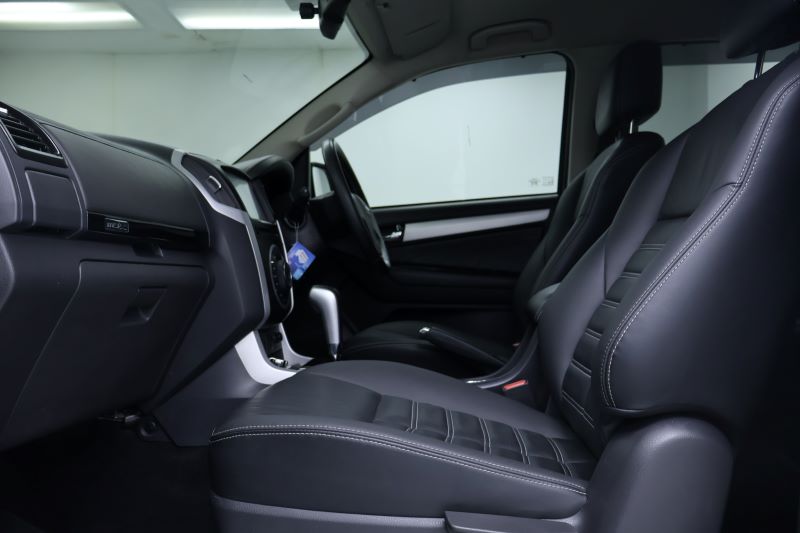 ISUZU MU-X 3.0 VGS DVD NAVI (2WD)