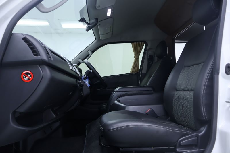 TOYOTA VENTURY 2.7 G (AT) 