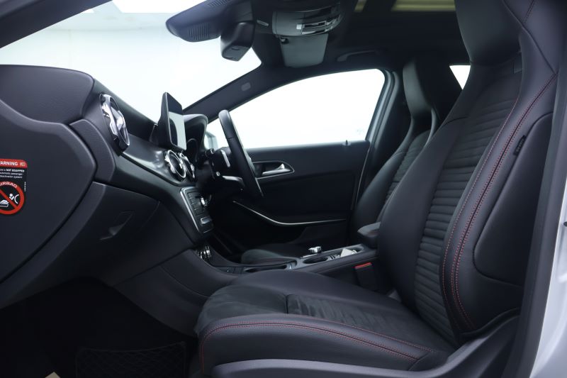 BENZ GLA250 