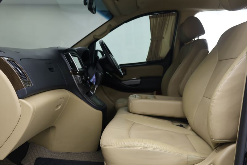 HYUNDAI H-1 2.5 Deluxe (AT) 