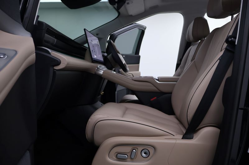 XPENG X9 LUXURY 