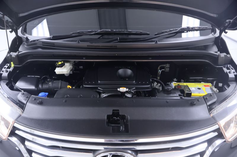 HYUNDAI H-1 2.5 Deluxe (AT) 