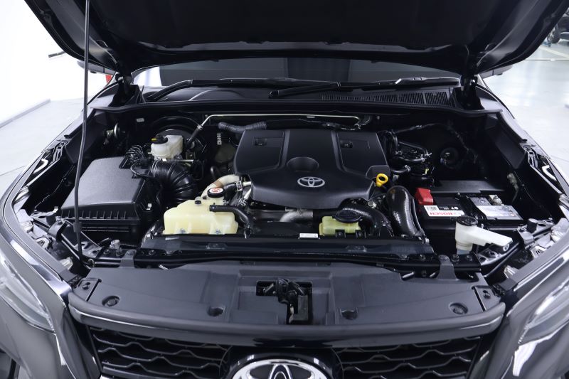 TOYOTA FORTUNER 2.4 Leader AT