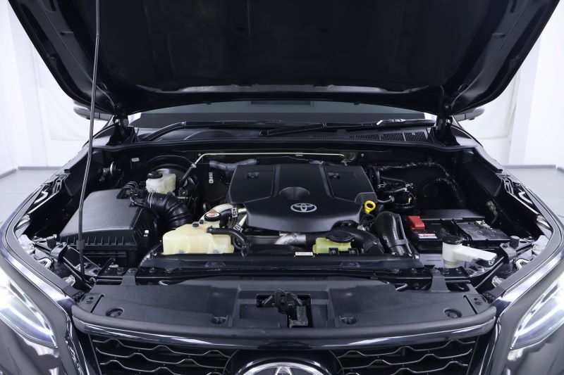 TOYOTA FORTUNER 2.4V 2WD