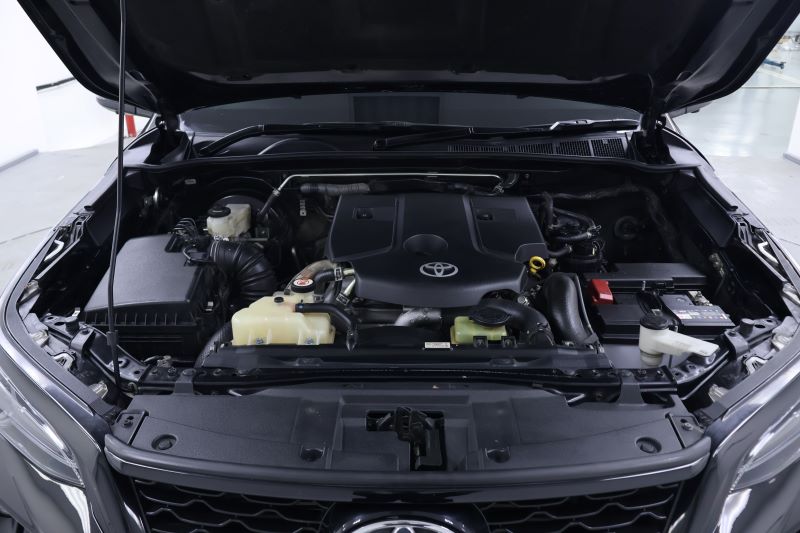 TOYOTA FORTUNER G Leader 