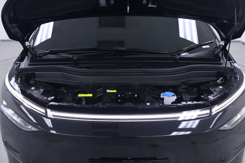XPENG X9 LUXURY 