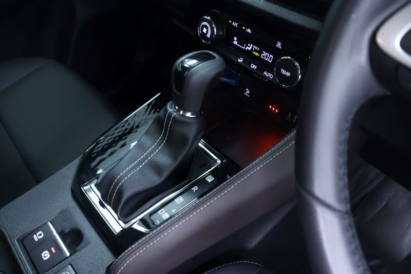 TOYOTA YARIS ATIV1.2 Premium CVT 