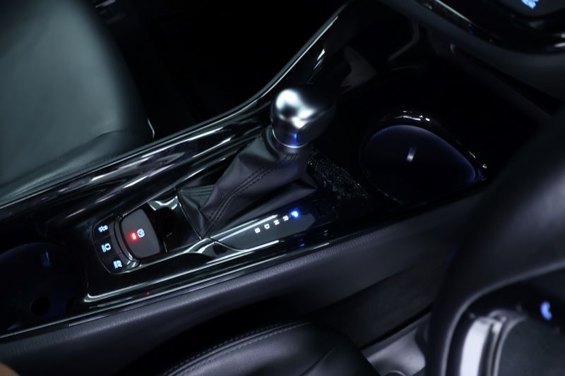 TOYOTA C-HR Hybrid 1.8 MID 
