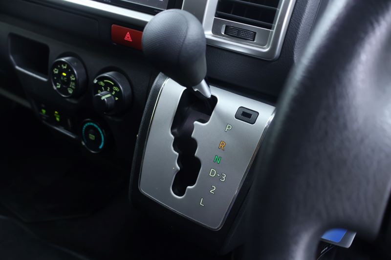 TOYOTA VENTURY 2.7 G (AT) 